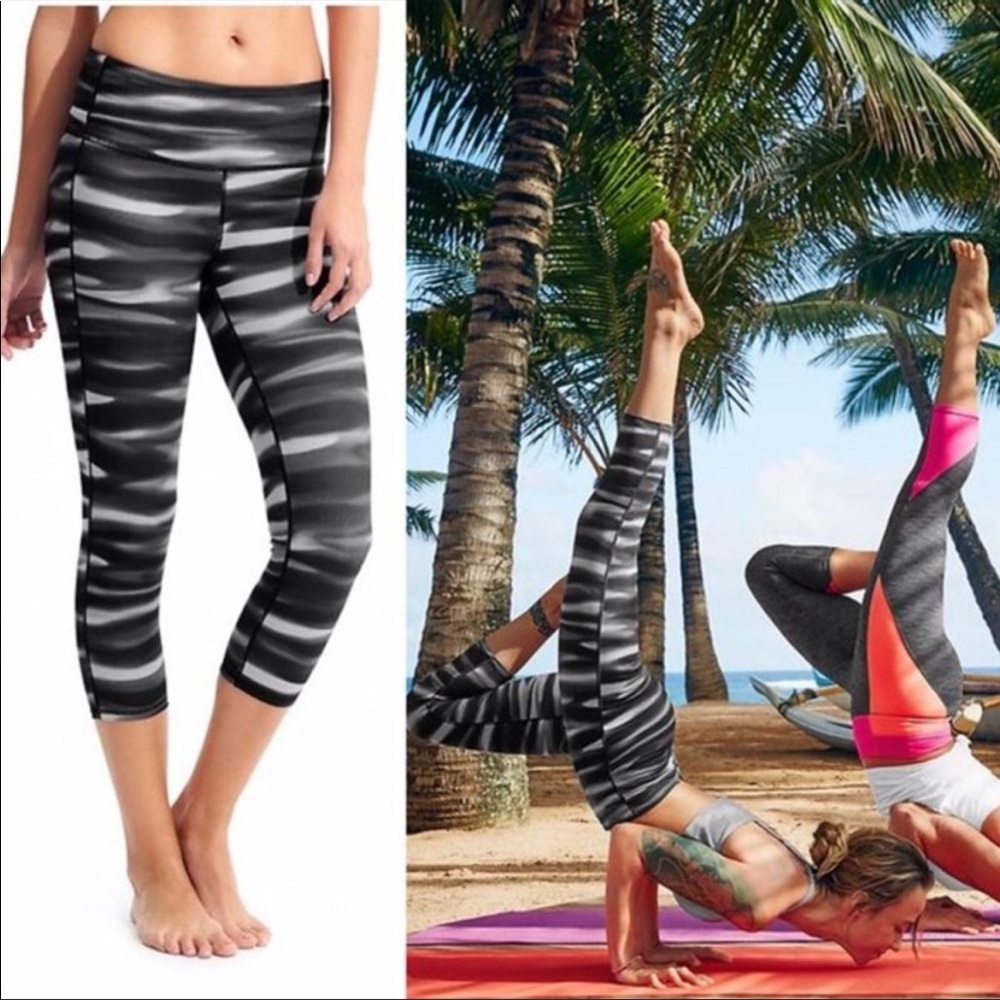 Athleta High Rise H2O Chaturanga Capri Leggings